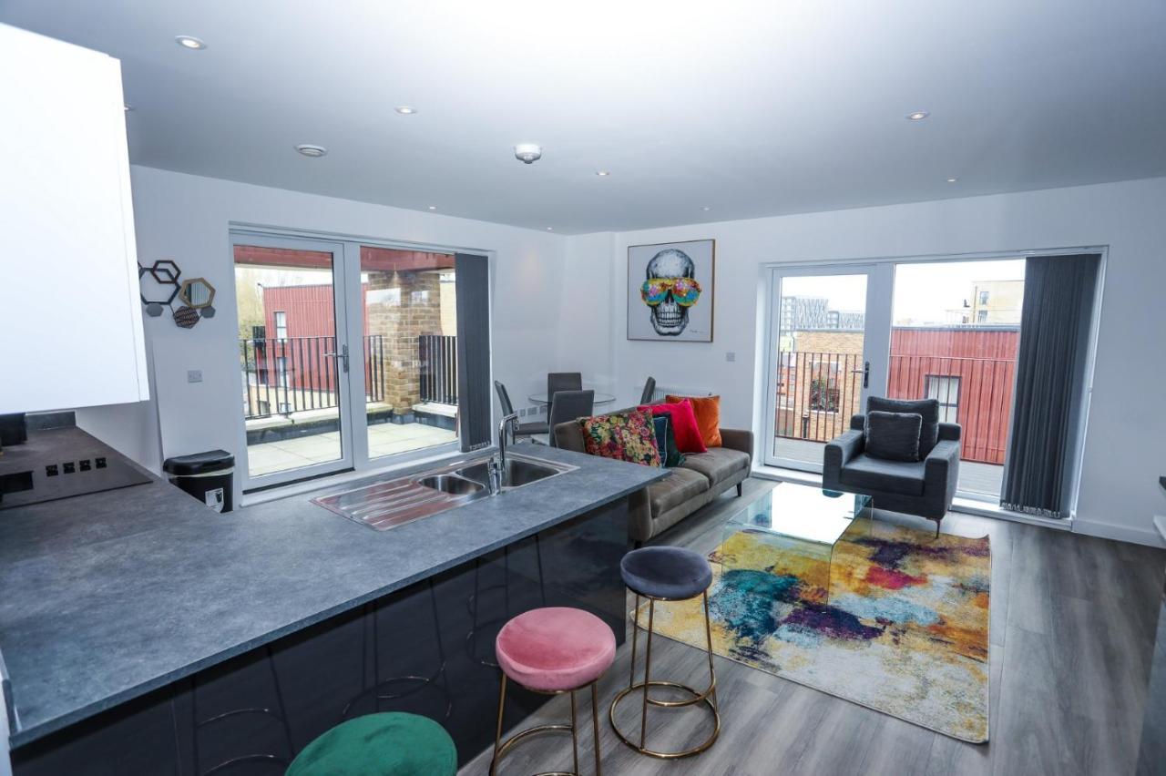 Lovely 2 Bed Apartment With Parking Londyn Zewnętrze zdjęcie