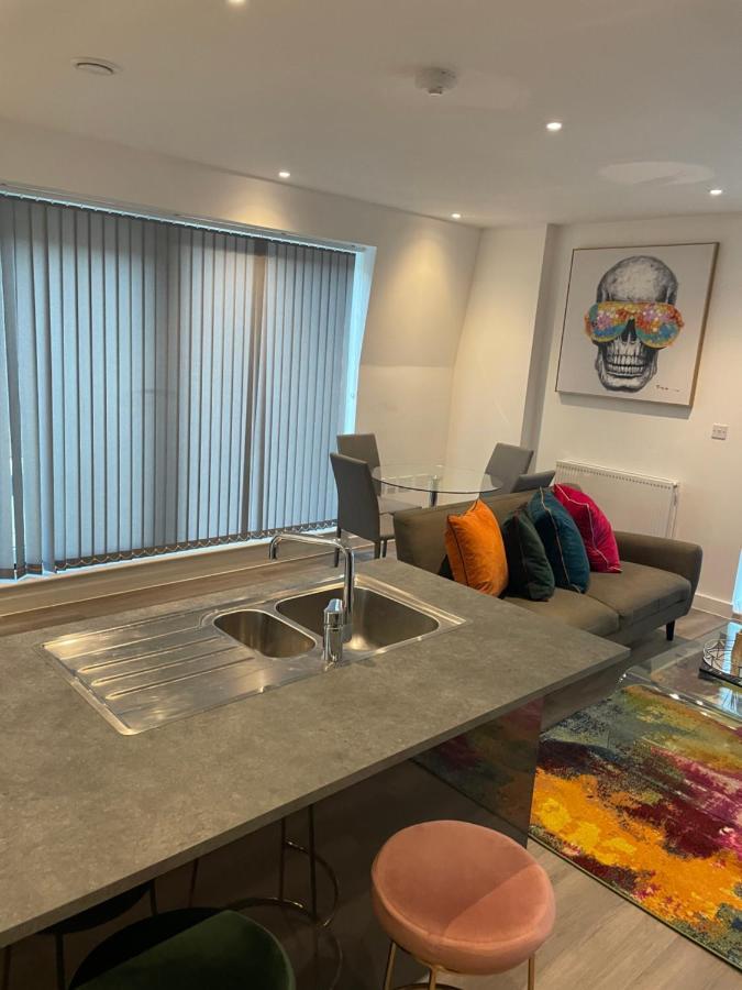 Lovely 2 Bed Apartment With Parking Londyn Zewnętrze zdjęcie