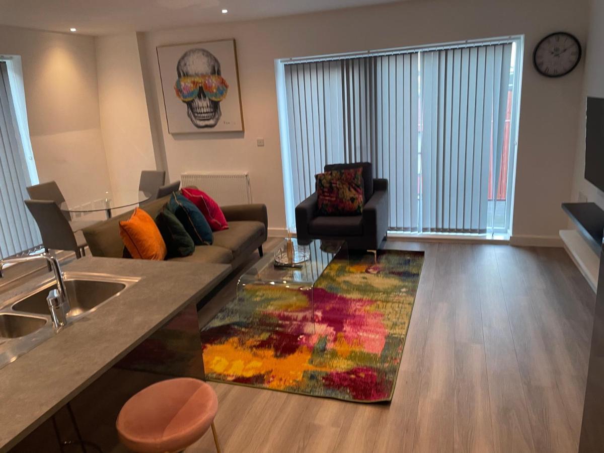 Lovely 2 Bed Apartment With Parking Londyn Zewnętrze zdjęcie