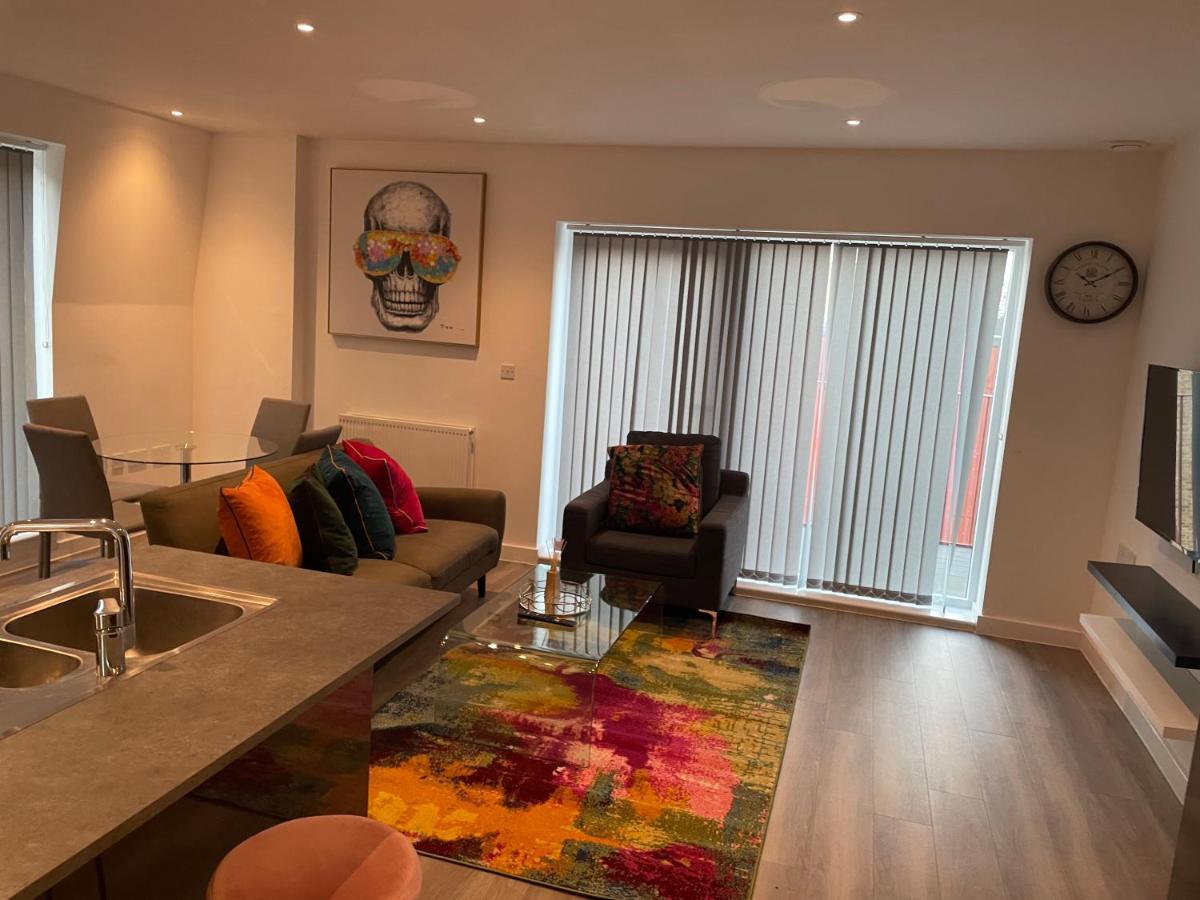 Lovely 2 Bed Apartment With Parking Londyn Zewnętrze zdjęcie