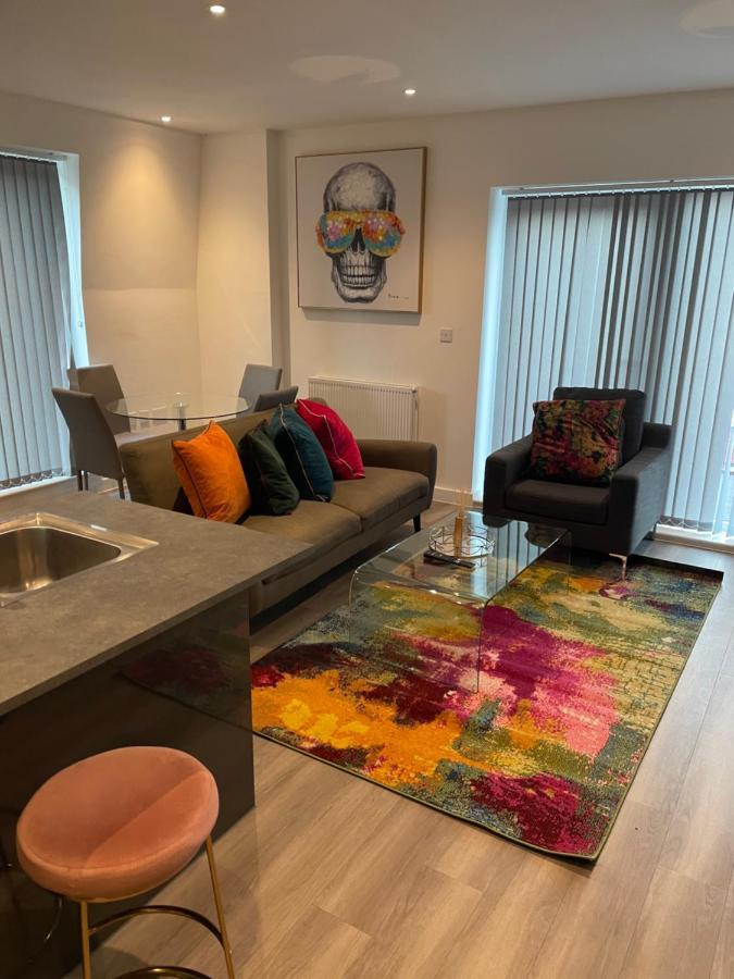 Lovely 2 Bed Apartment With Parking Londyn Zewnętrze zdjęcie